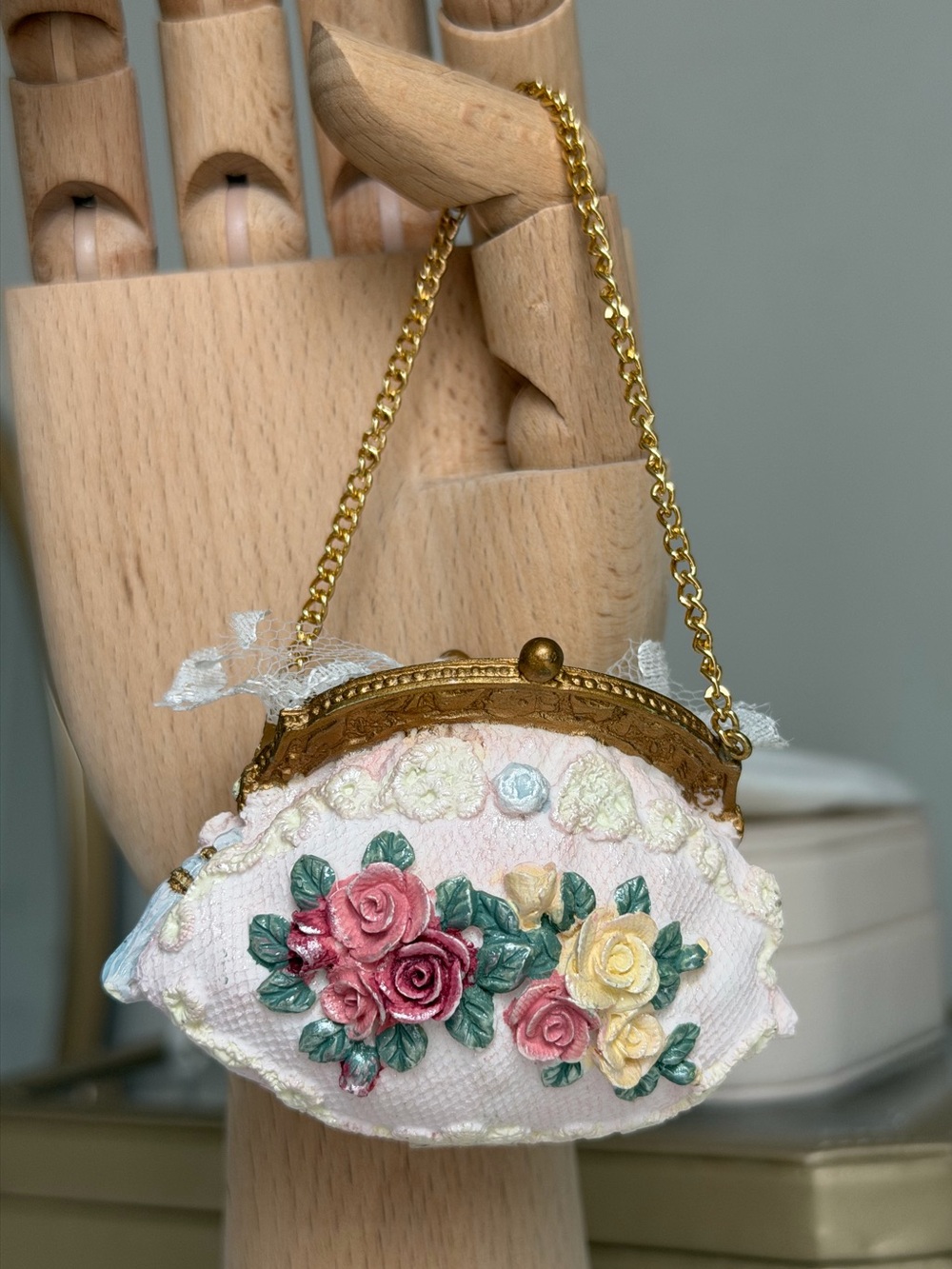 Beautiful Vintage 1998 Victorian Style Pink Rose Resin Purse Figurine Lace-2,5”